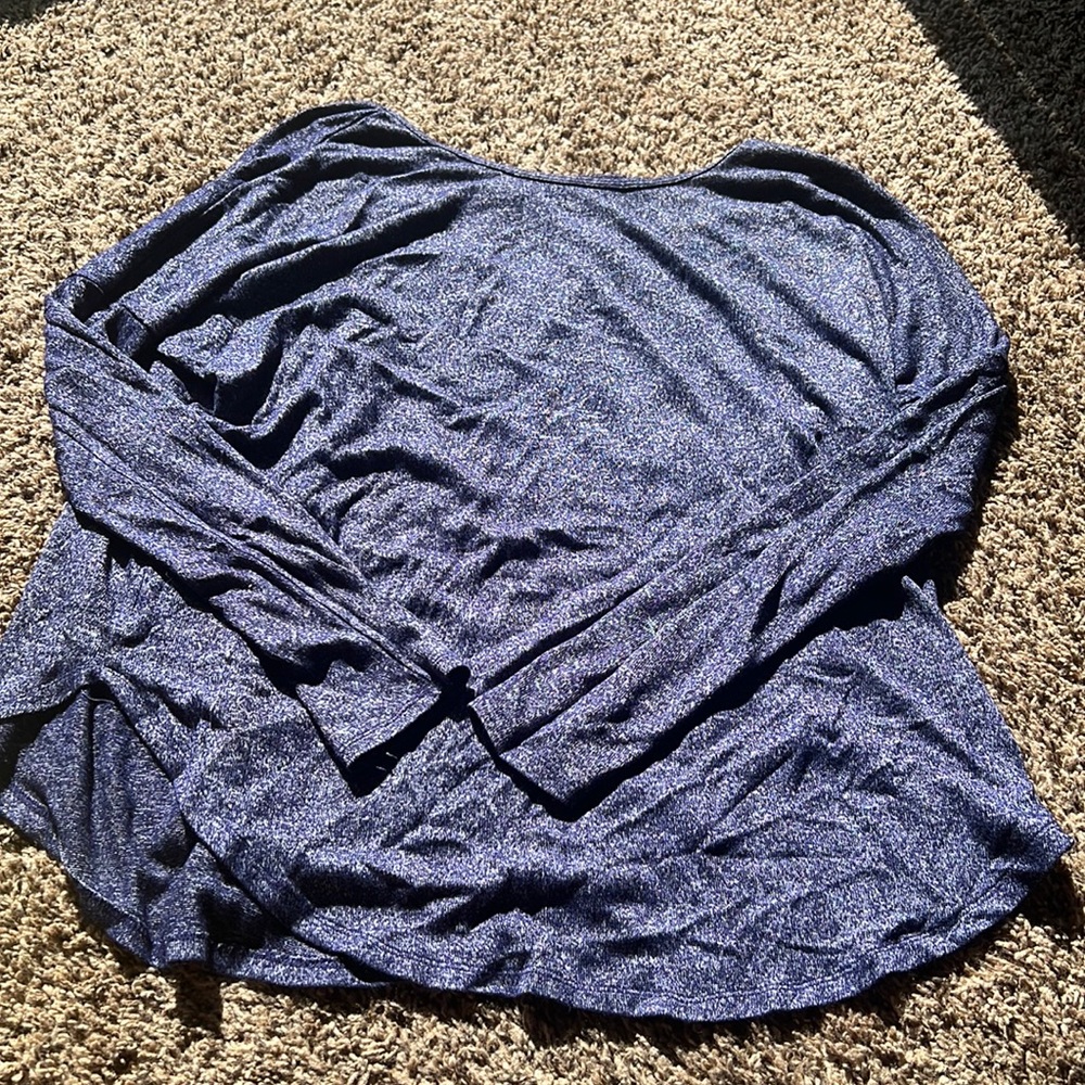 Long sleeve with cris cross back